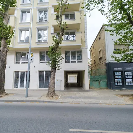 Bright & Spacious With Free Parking Płowdiw