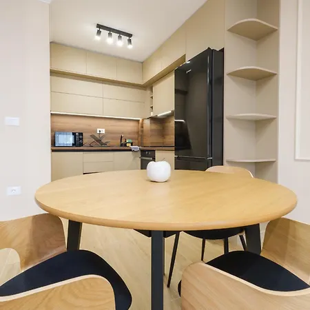 Apartament Bright & Spacious With Free Parking *