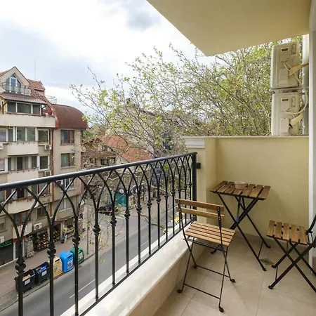 Bright & Spacious With Free Parking Apartament Płowdiw