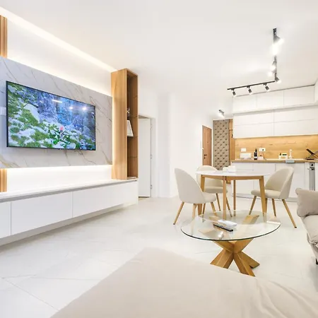Apartament Bright & Spacious With Free Parking