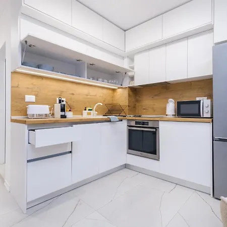 Apartament Bright & Spacious With Free Parking