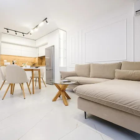 Apartament Bright & Spacious With Free Parking