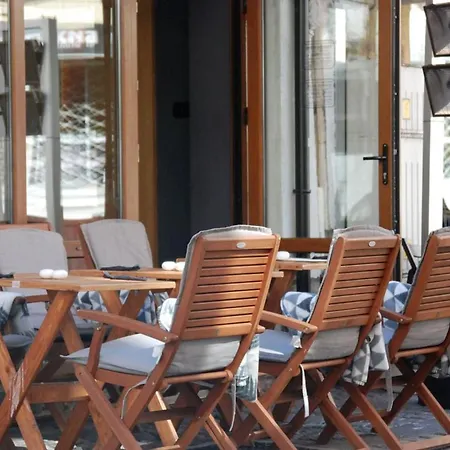 Appartamento Bright & Spacious With Free Parking *