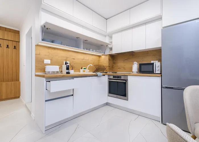 Daire Bright & Spacious With Free Parking